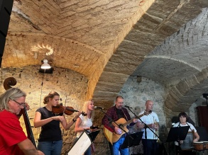 TAKHRAJ IN Cukrárna Kavárna pod Ronovem